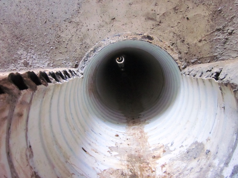 прокладка труб канализации